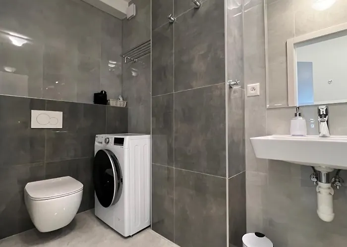 Air Conditioned 1 Vienna Gate, 2 Apartment *