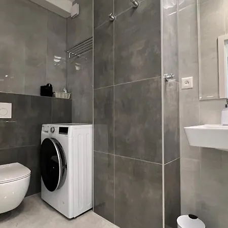 Air Conditioned 1 Vienna Gate, 2 Apartment *